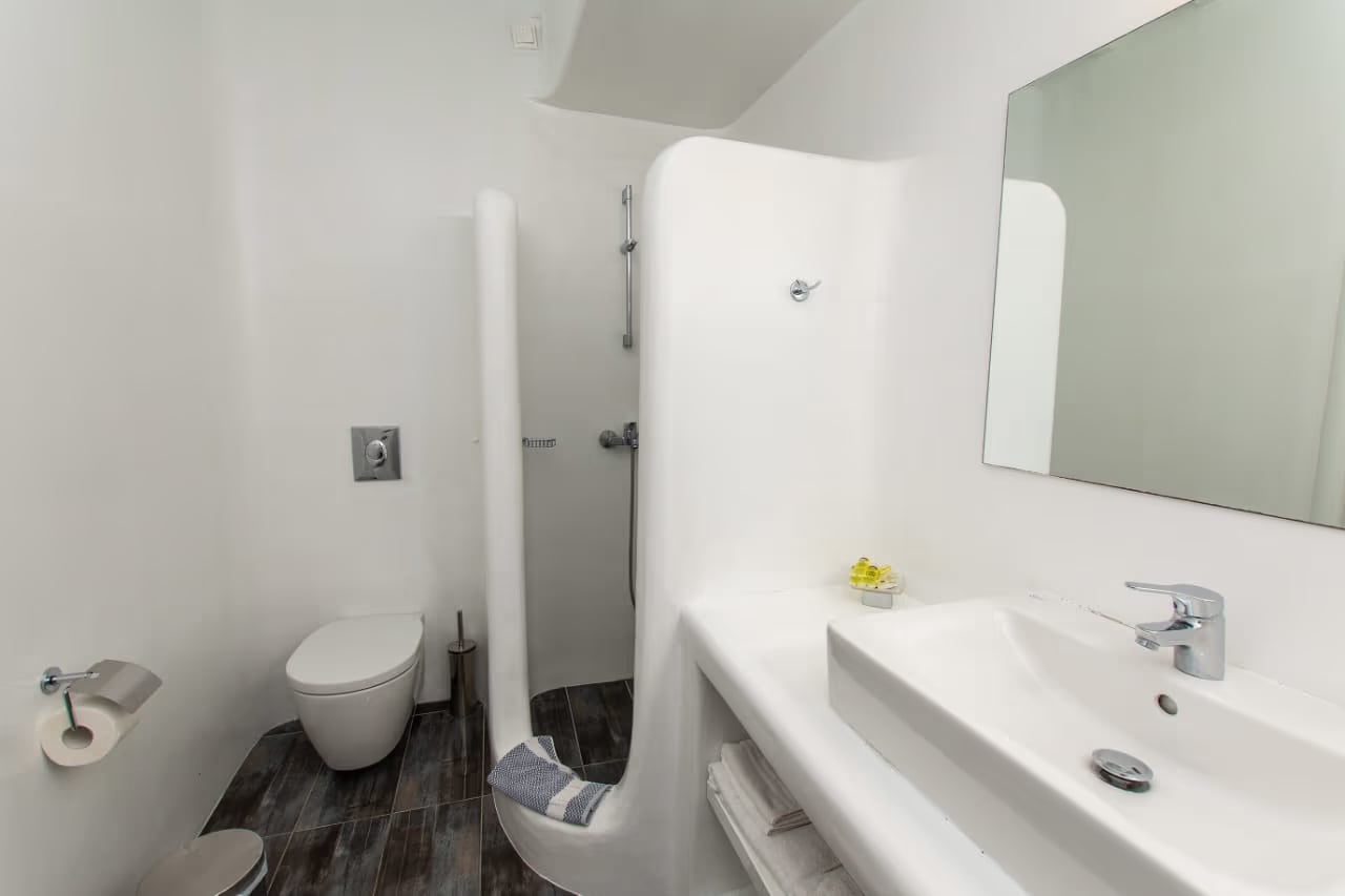 Eleni Rooms and studios