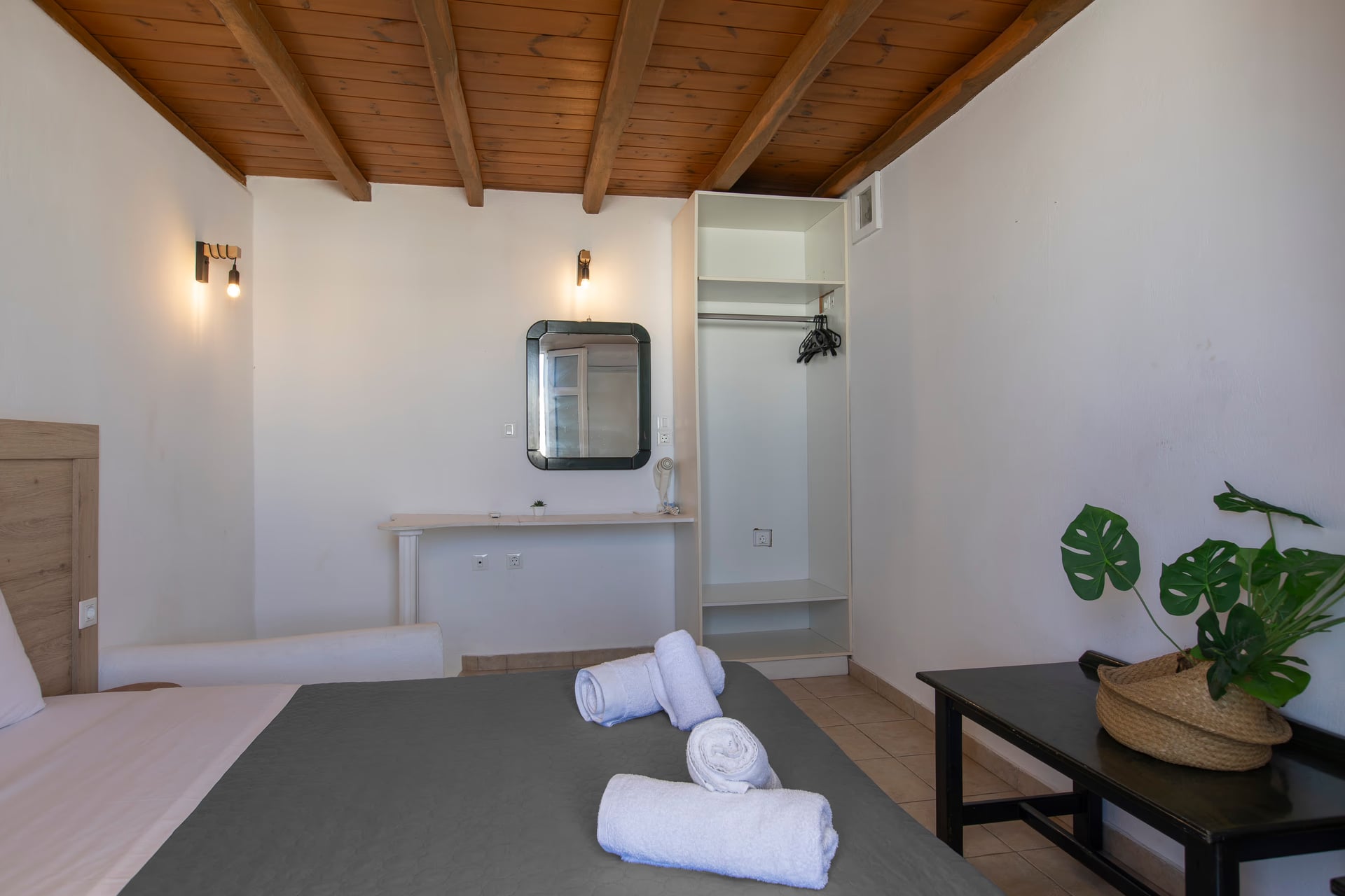Lakka Apartments
