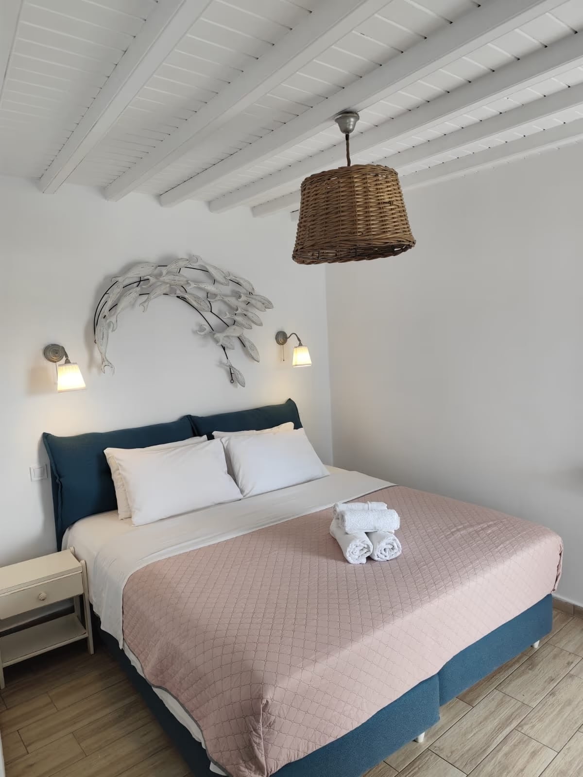 Vrisi Rooms