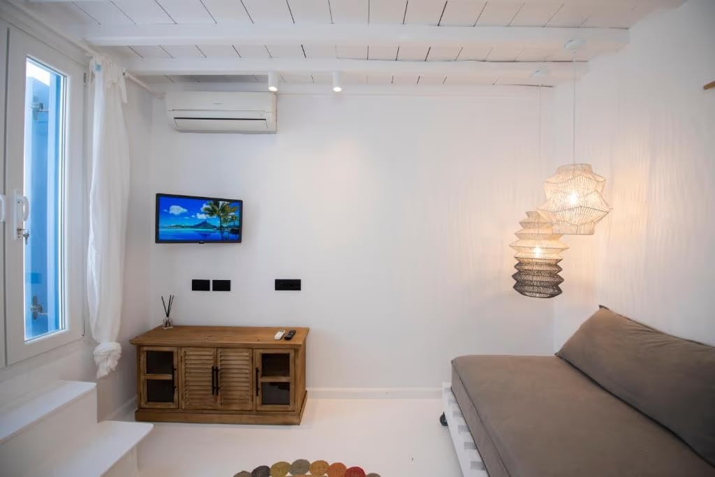 Yalos Suite 8