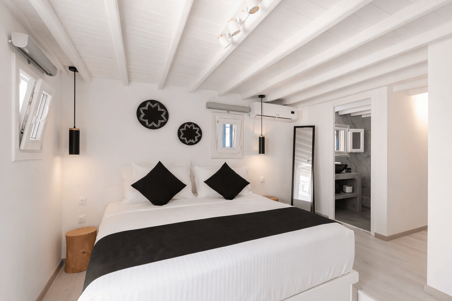 Anamnisi Suites
